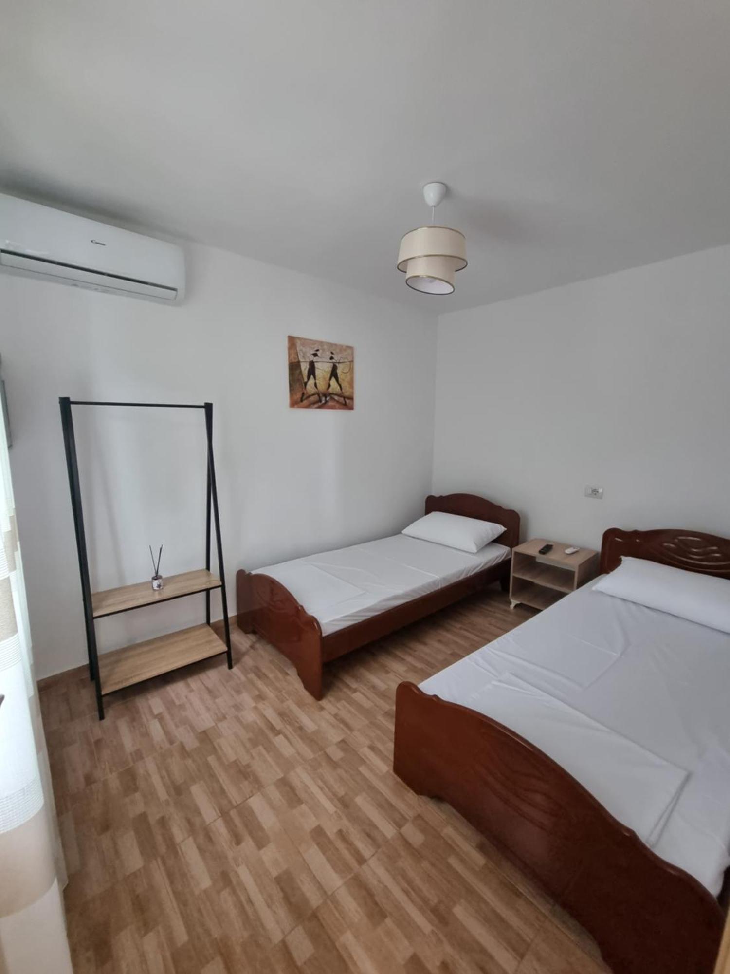 Tony'S Terrace Panzió Gjirokastra Kültér fotó