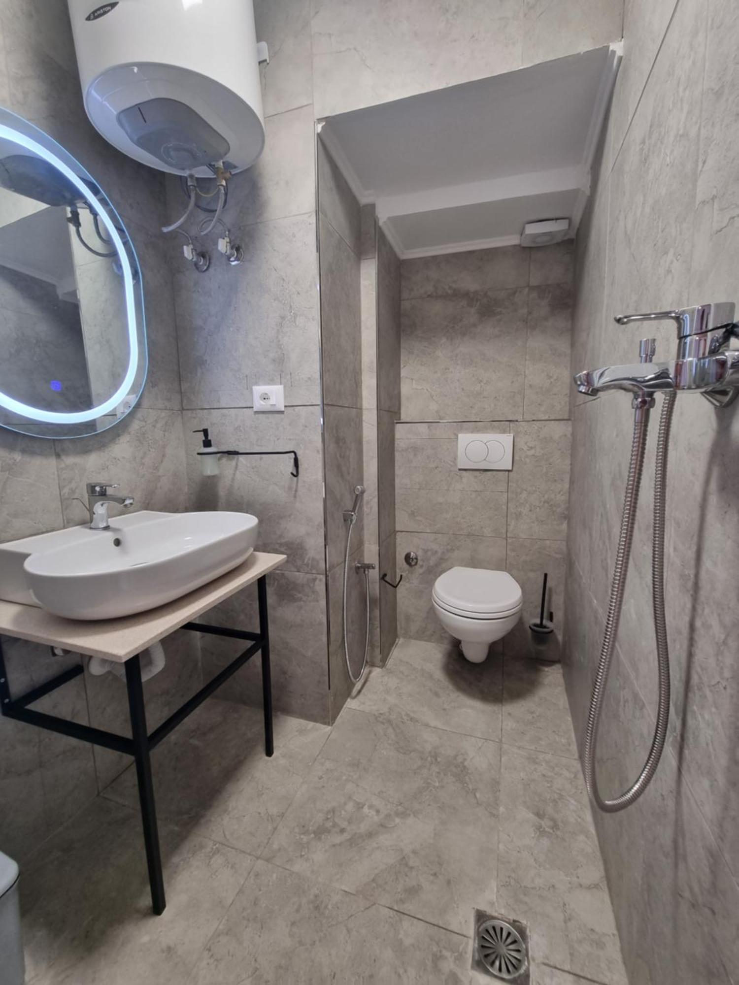 Tony'S Terrace Panzió Gjirokastra Kültér fotó