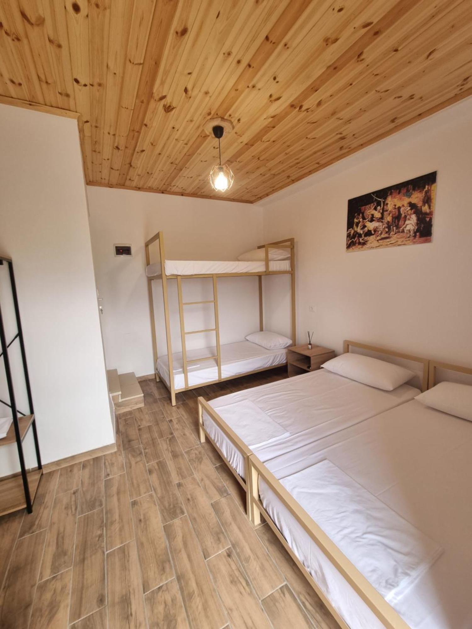 Tony'S Terrace Panzió Gjirokastra Kültér fotó