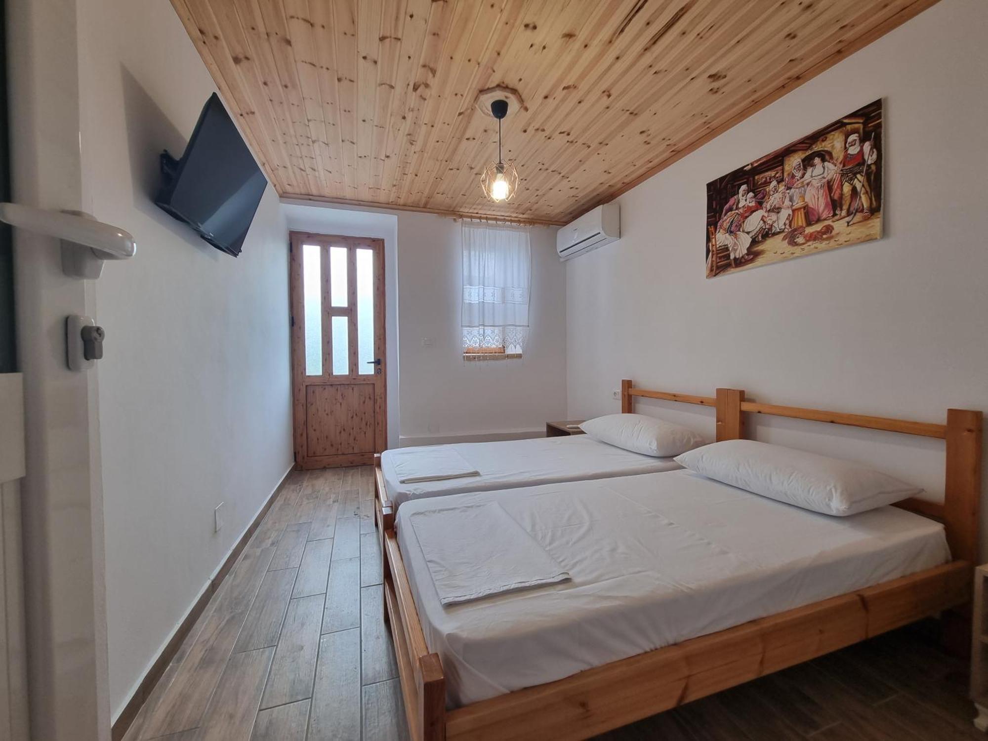 Tony'S Terrace Panzió Gjirokastra Kültér fotó