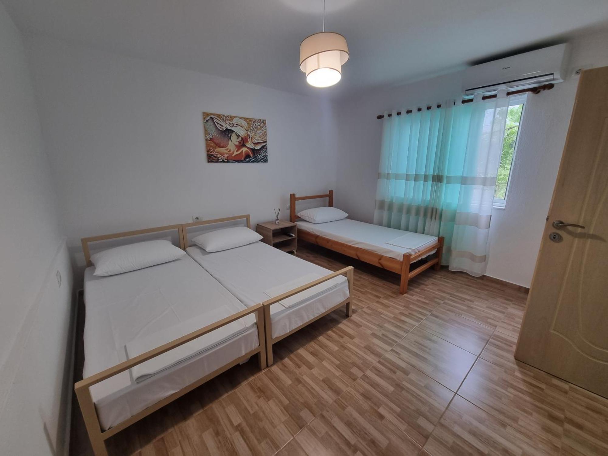 Tony'S Terrace Panzió Gjirokastra Kültér fotó