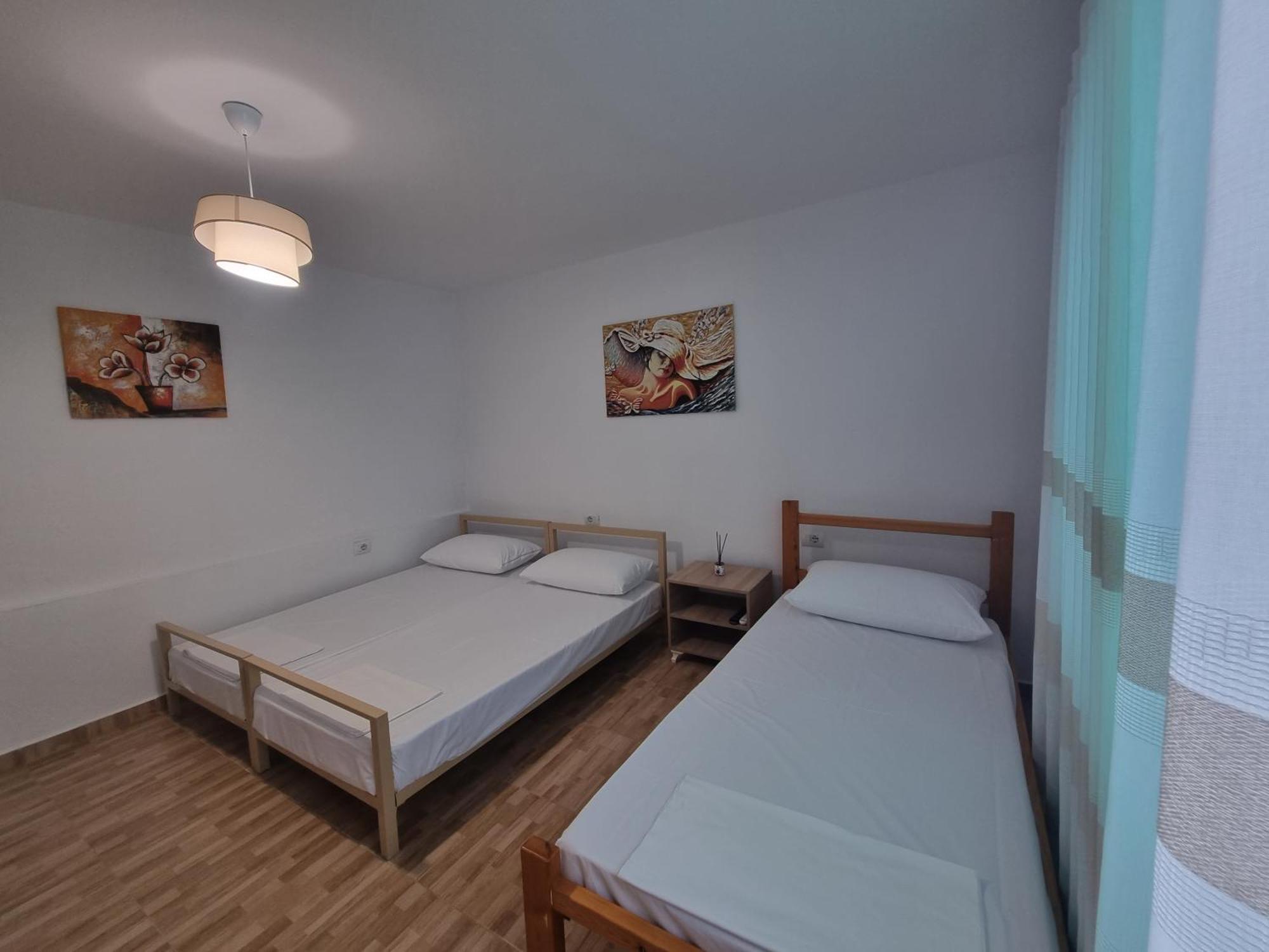 Tony'S Terrace Panzió Gjirokastra Kültér fotó