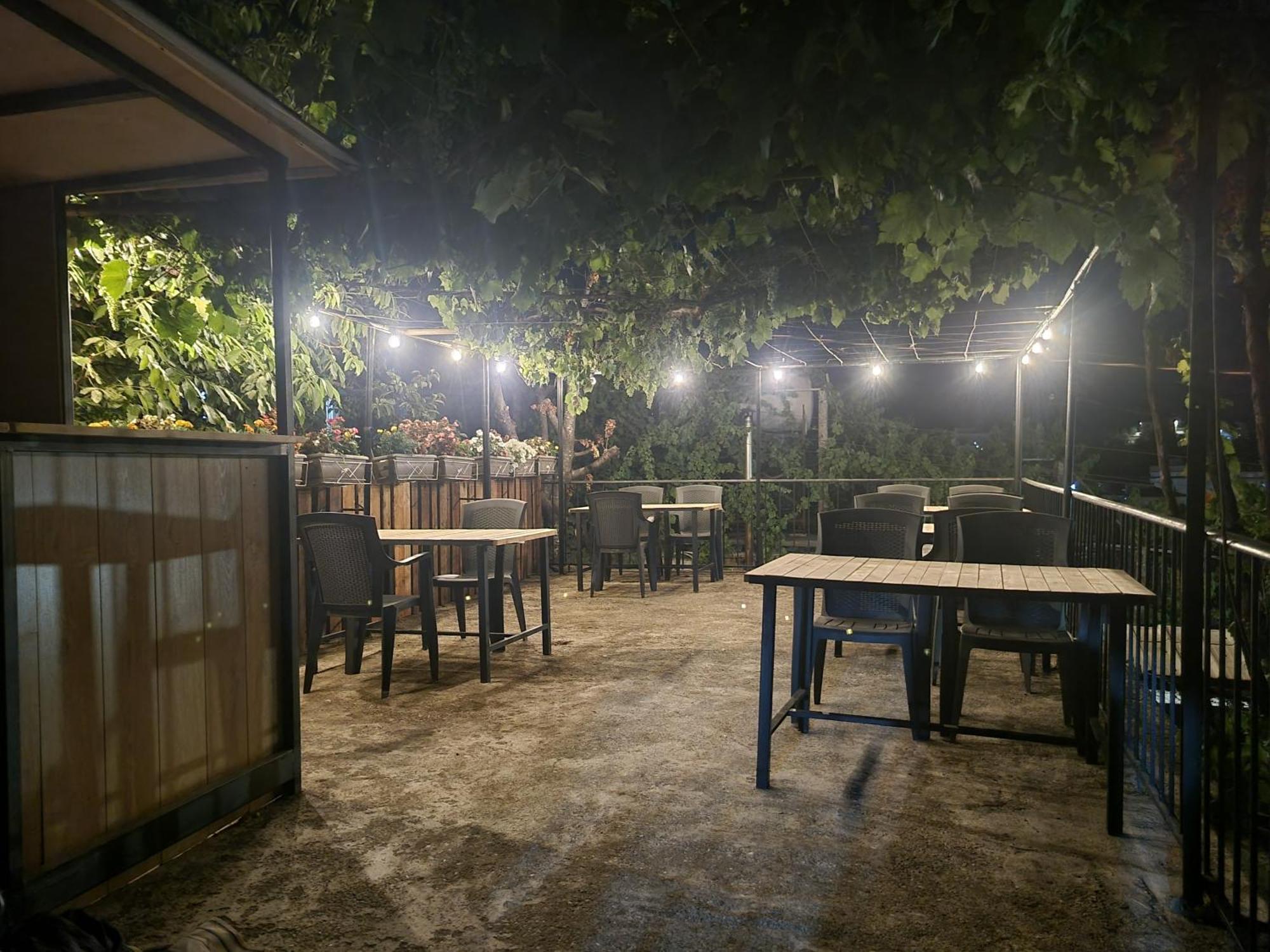 Tony'S Terrace Panzió Gjirokastra Kültér fotó